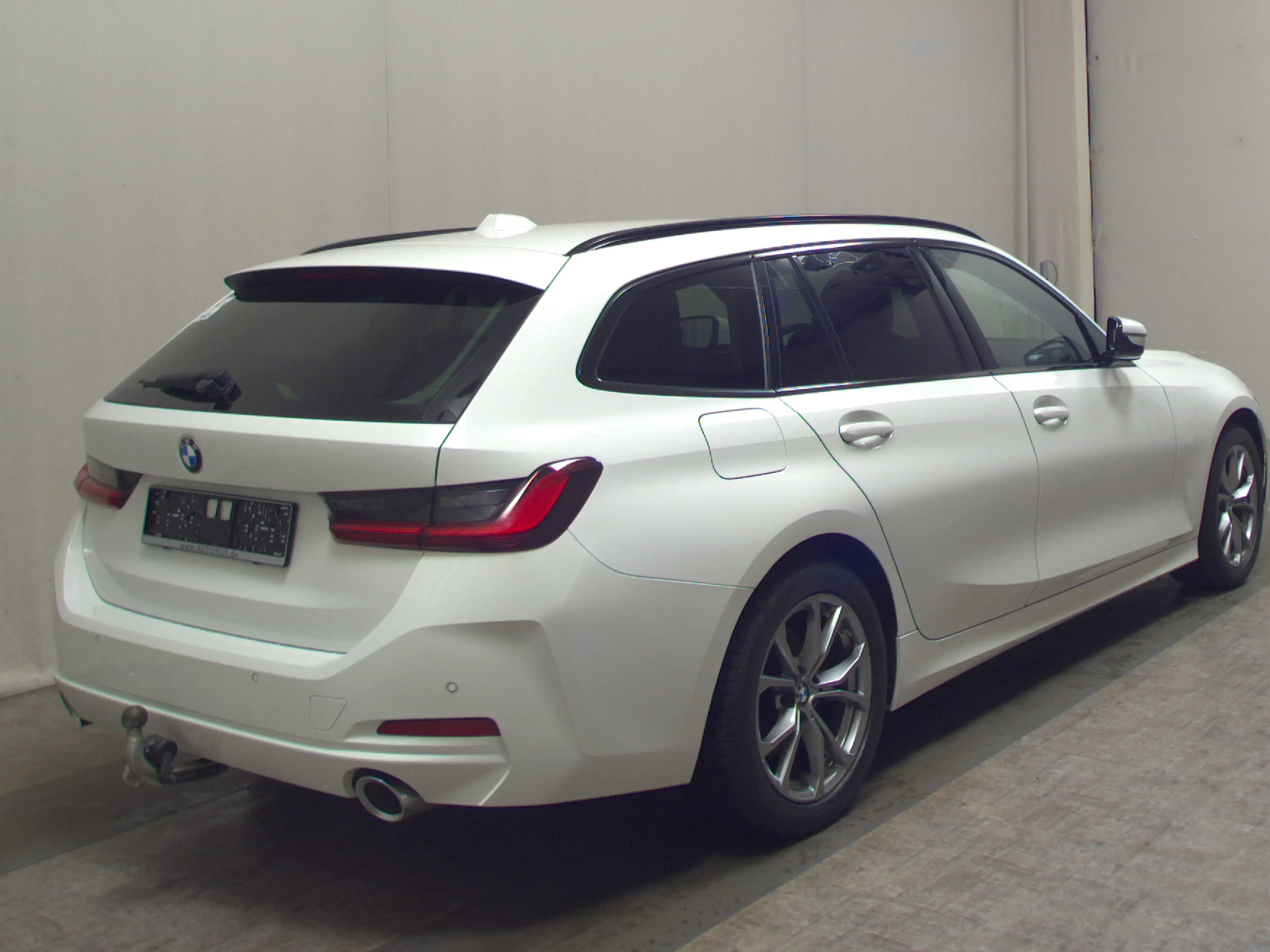 BMW 320 dA Touring Leder Navi LED Curved AHK PDC — photo 4