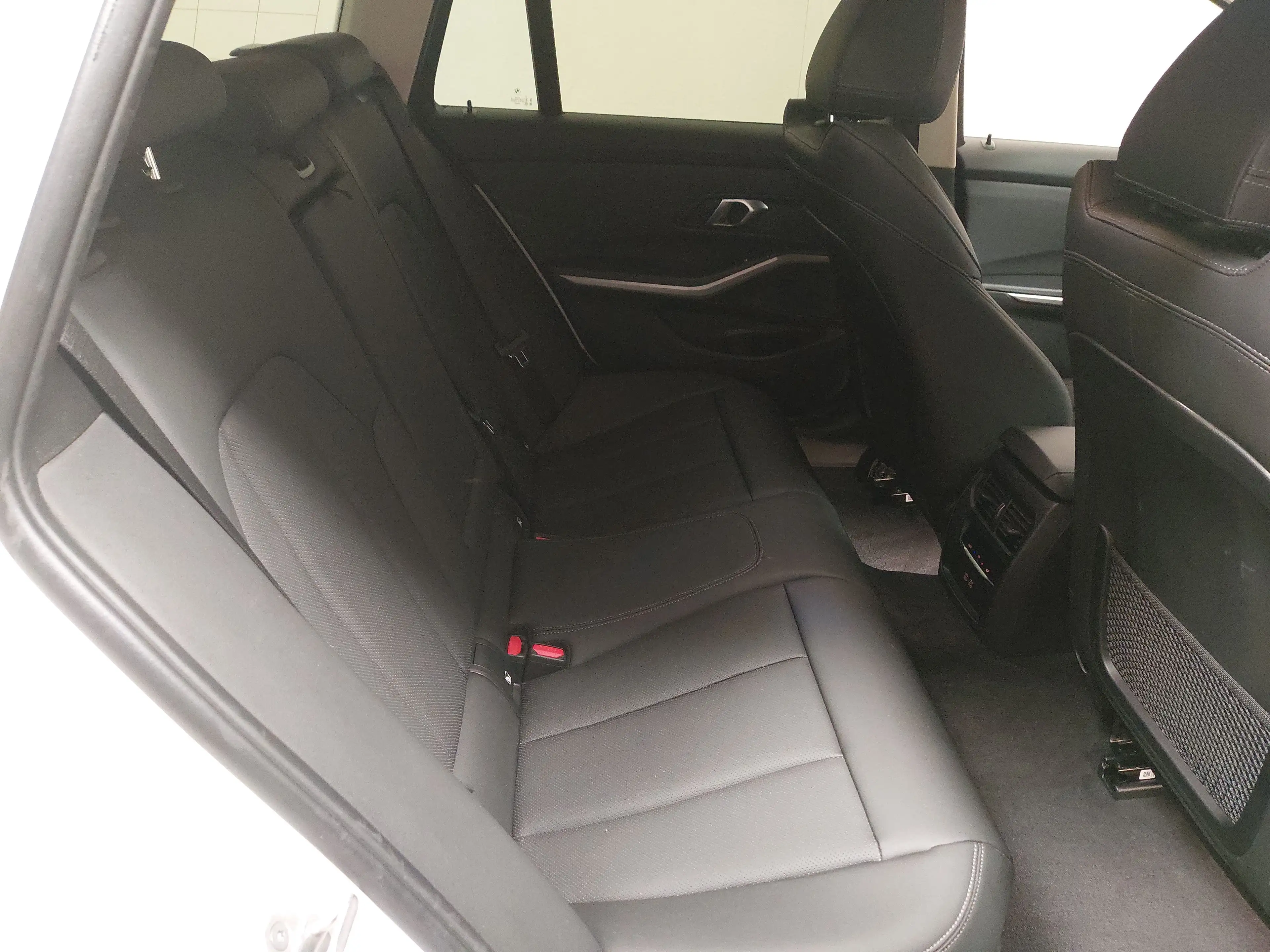 BMW 320 dA Touring Leder Navi LED Curved AHK PDC — photo 12