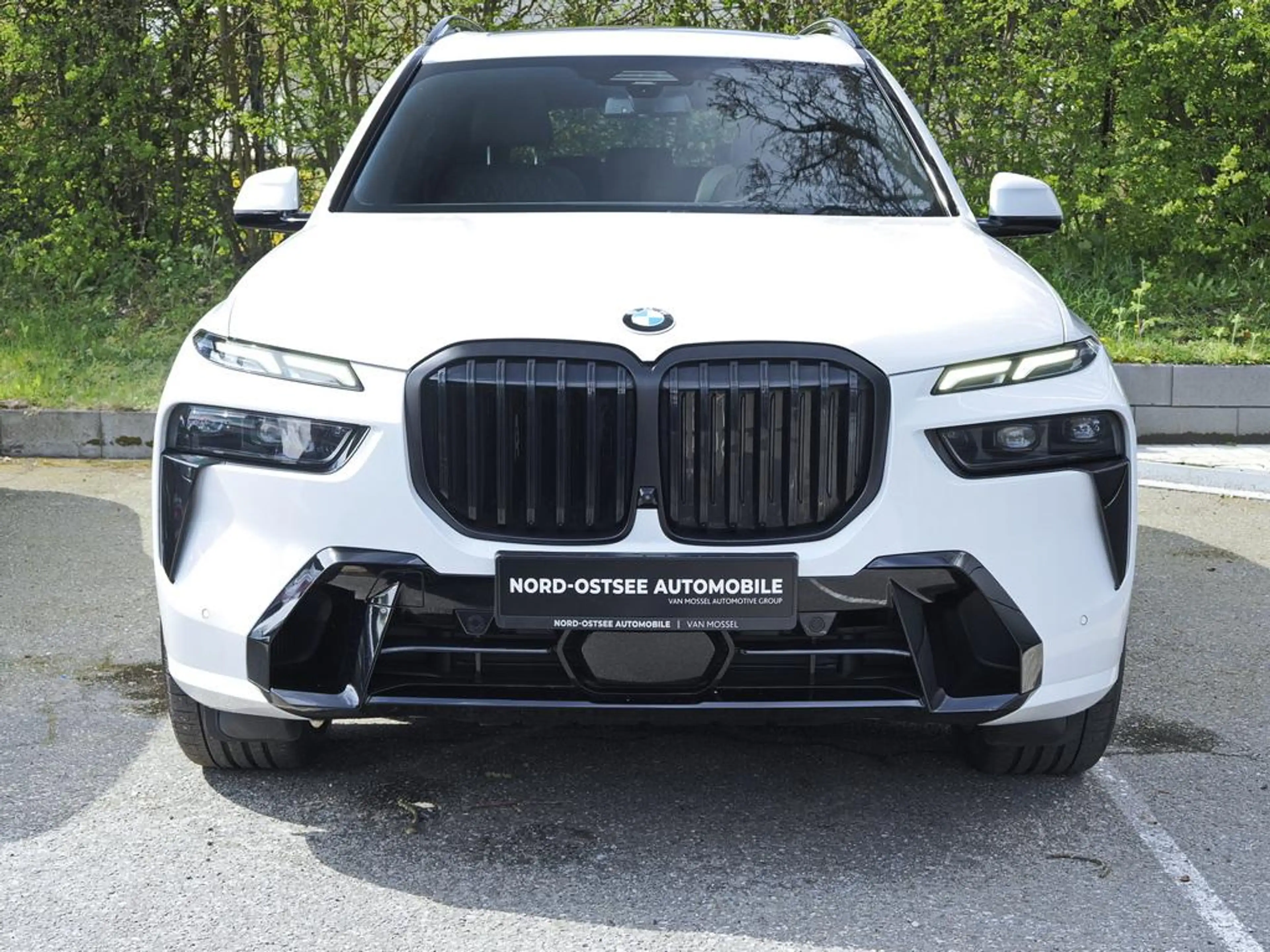 BMW X7 xDRIVE 40 d M SPORT 7-SITZE PANO AHK KAMERA — photo 3