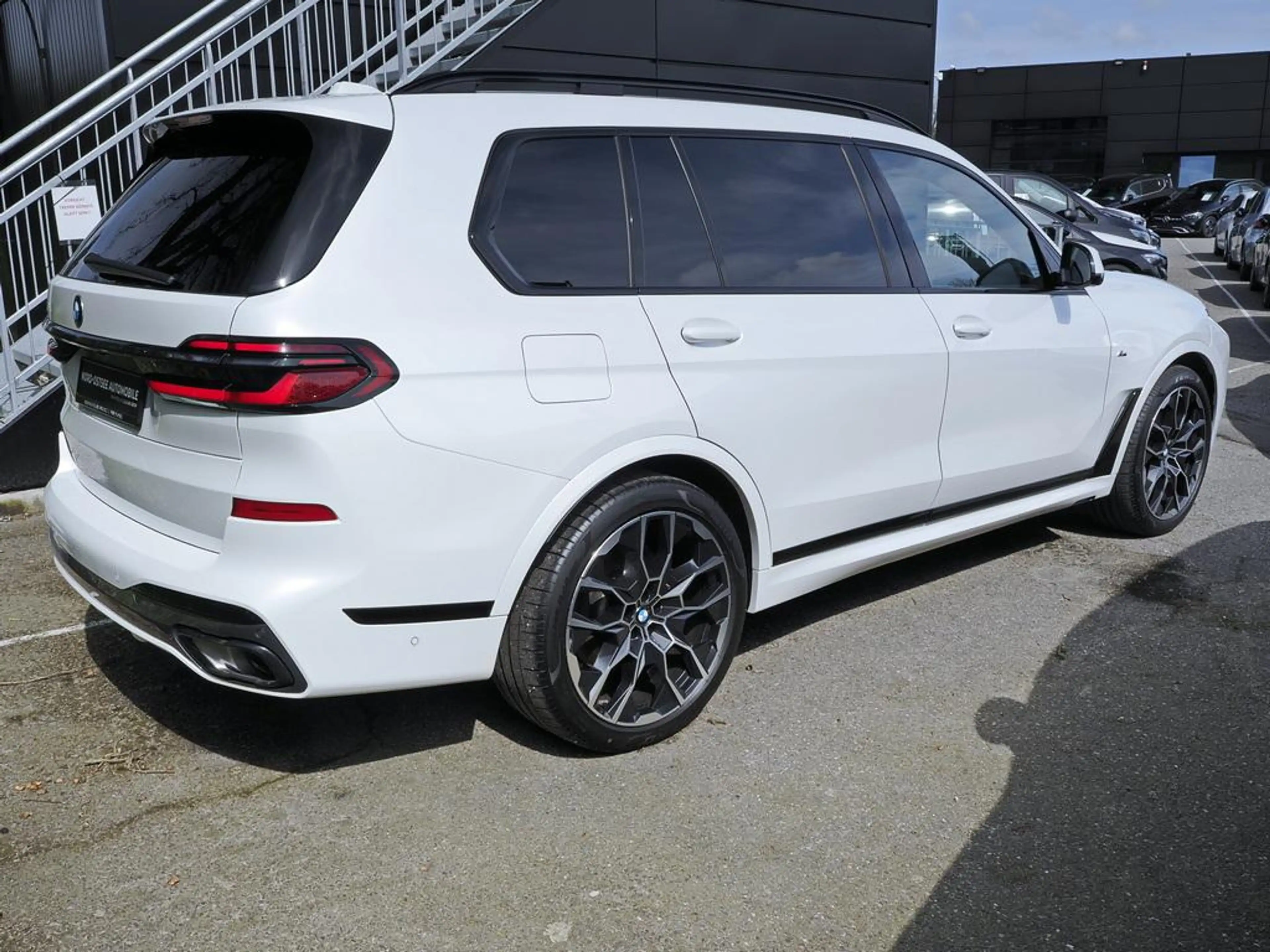 BMW X7 xDRIVE 40 d M SPORT 7-SITZE PANO AHK KAMERA — photo 4