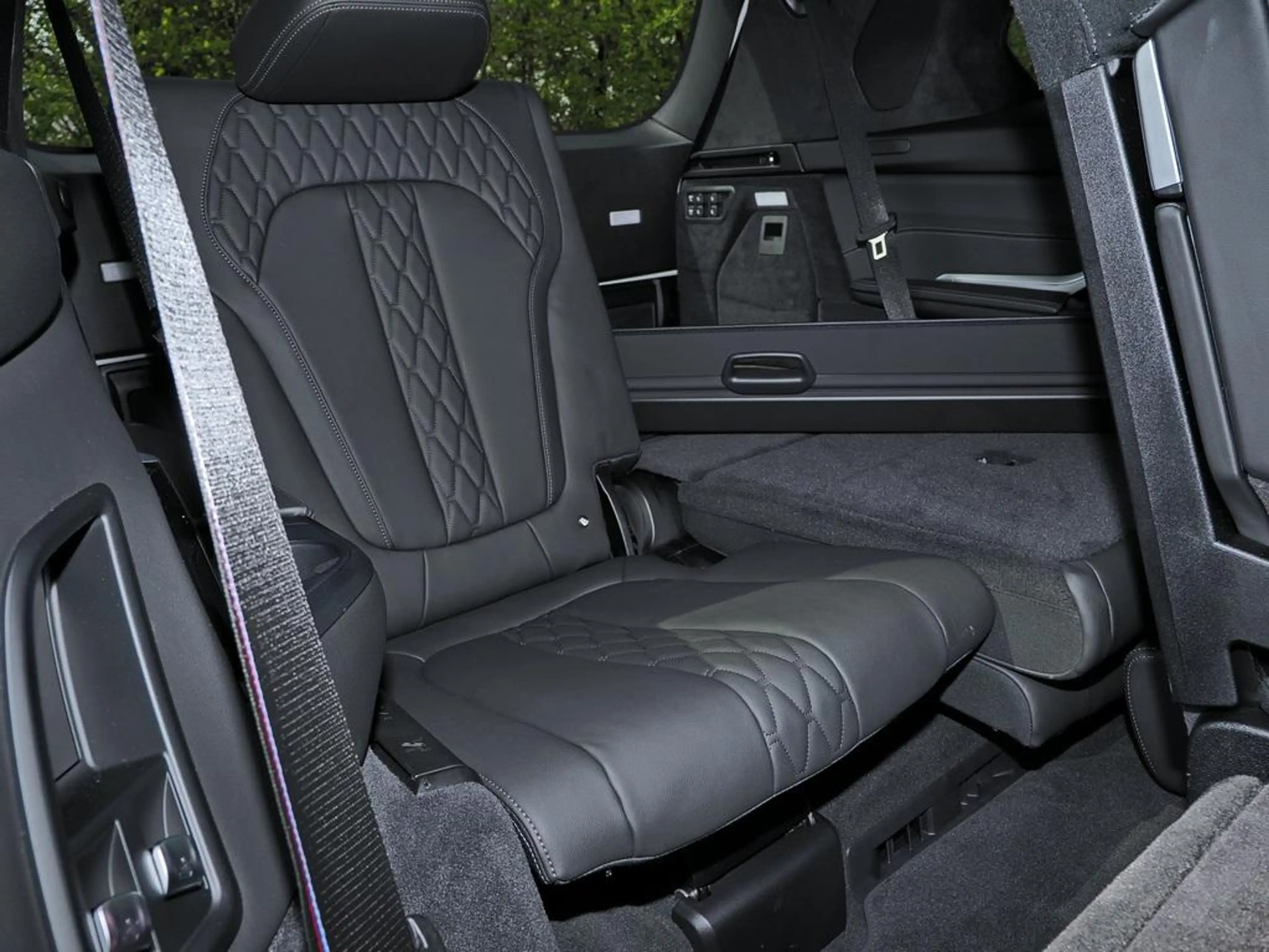BMW X7 xDRIVE 40 d M SPORT 7-SITZE PANO AHK KAMERA — photo 13