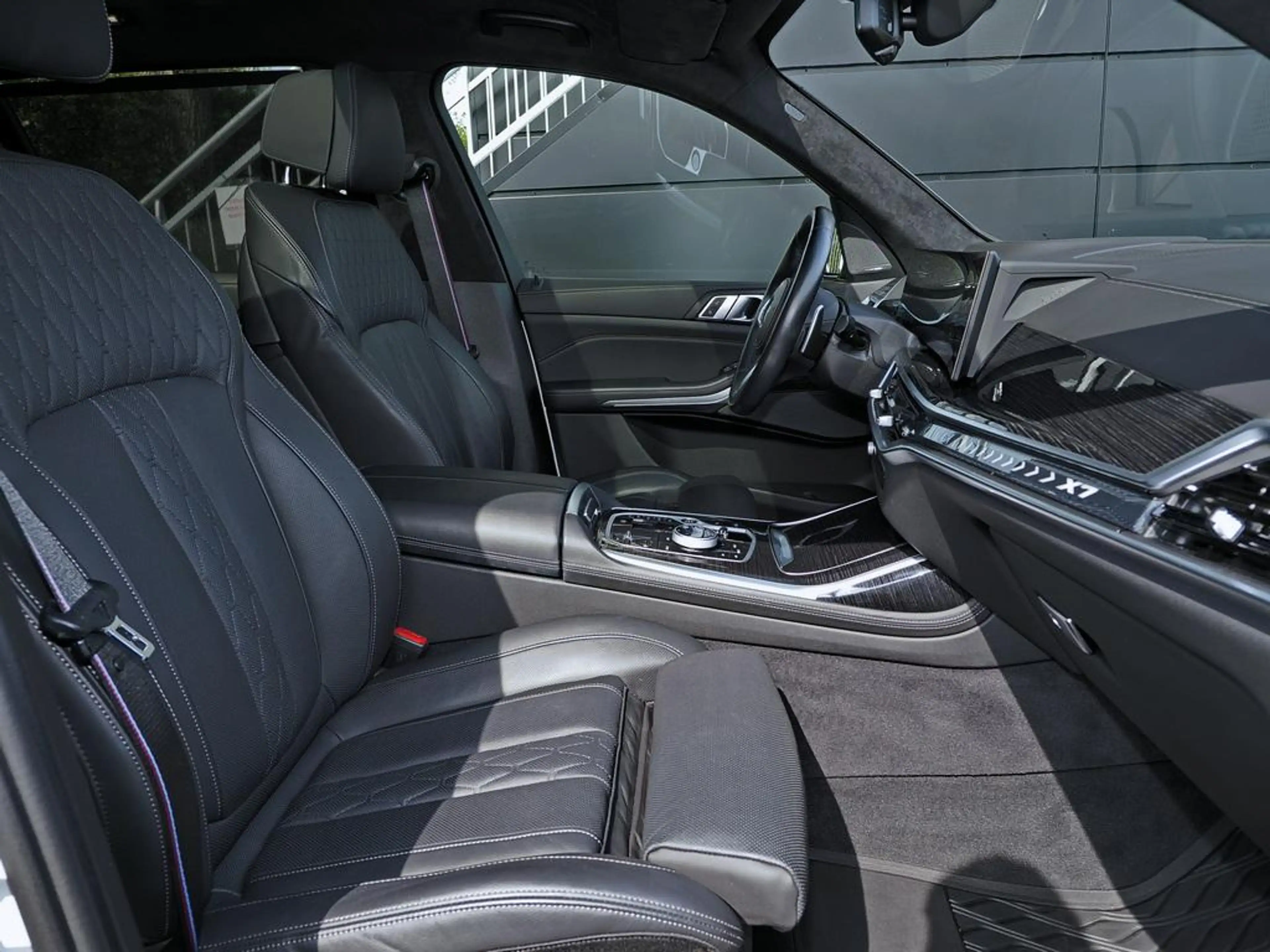 BMW X7 xDRIVE 40 d M SPORT 7-SITZE PANO AHK KAMERA — photo 10