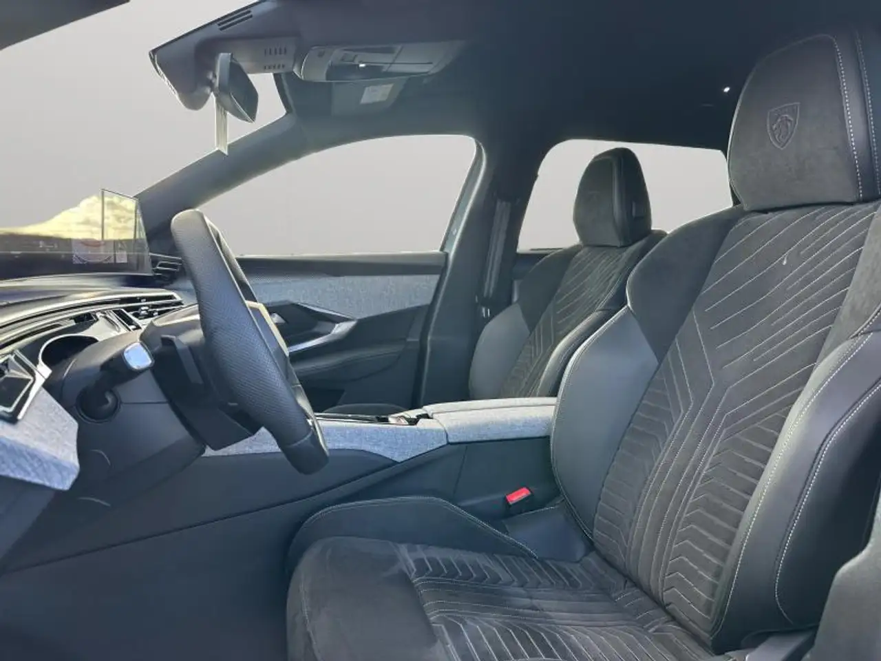 Peugeot 5008 e-GT Line / Essence 12