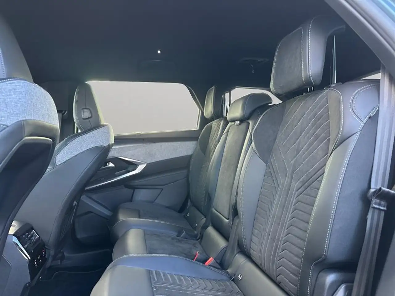 Peugeot 5008 e-GT Line / Essence 31