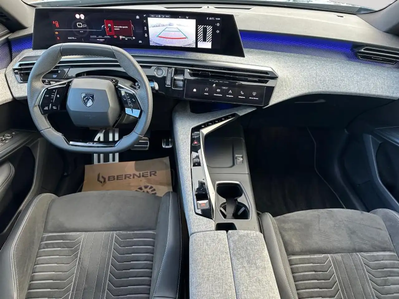 Peugeot 5008 e-GT Line / Essence 23