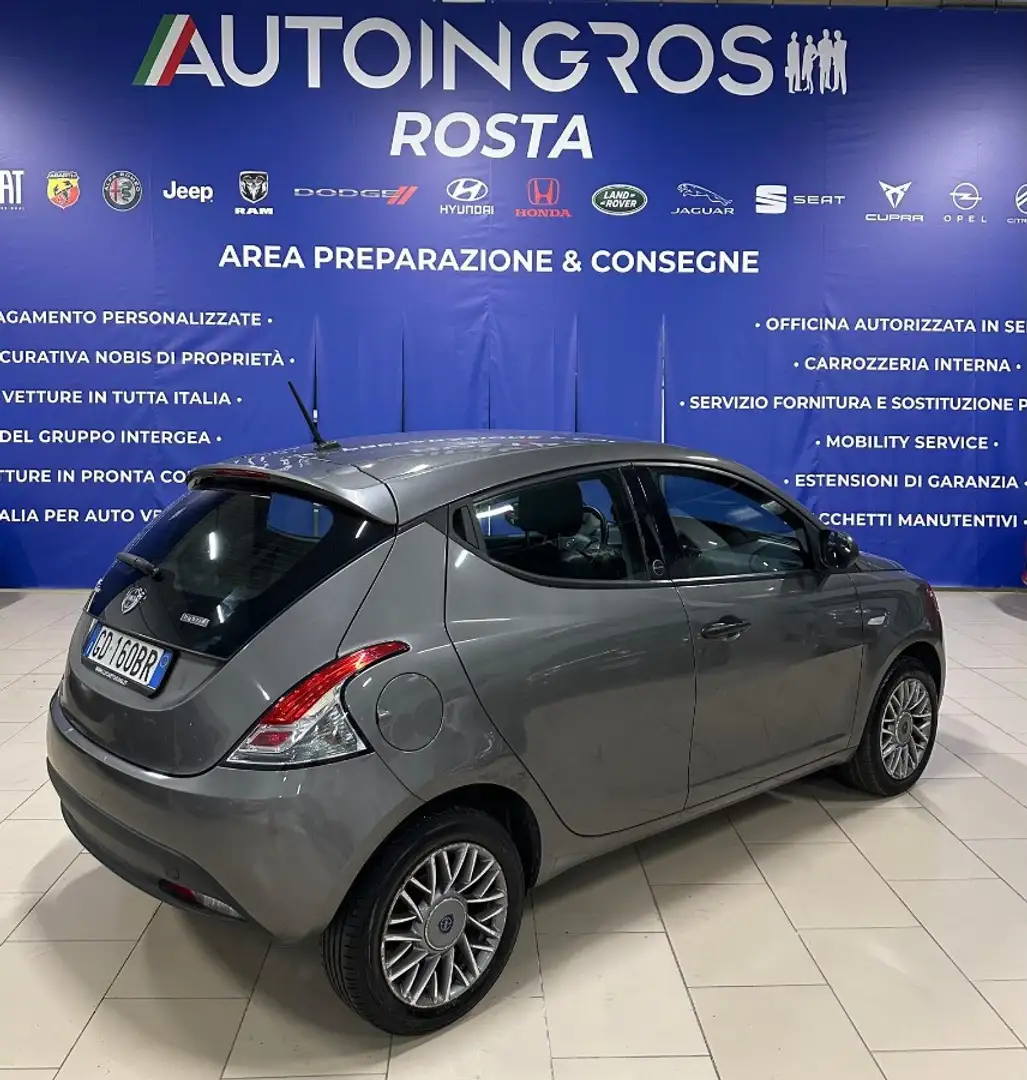 Lancia Ypsilon 5 Porte 1.0 FireFly Hybrid Silver Gris - 2