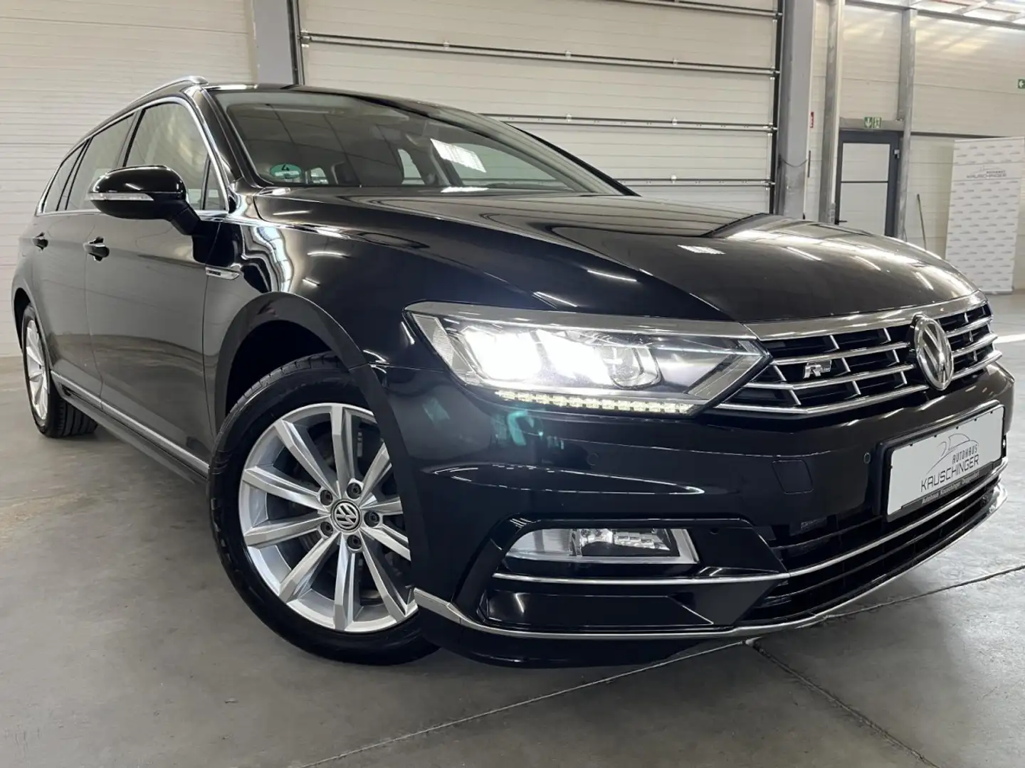 Volkswagen Passat Variant Highline 4Motion R LINE 239PS LEDER LED NAVI ACC Schwarz - 1