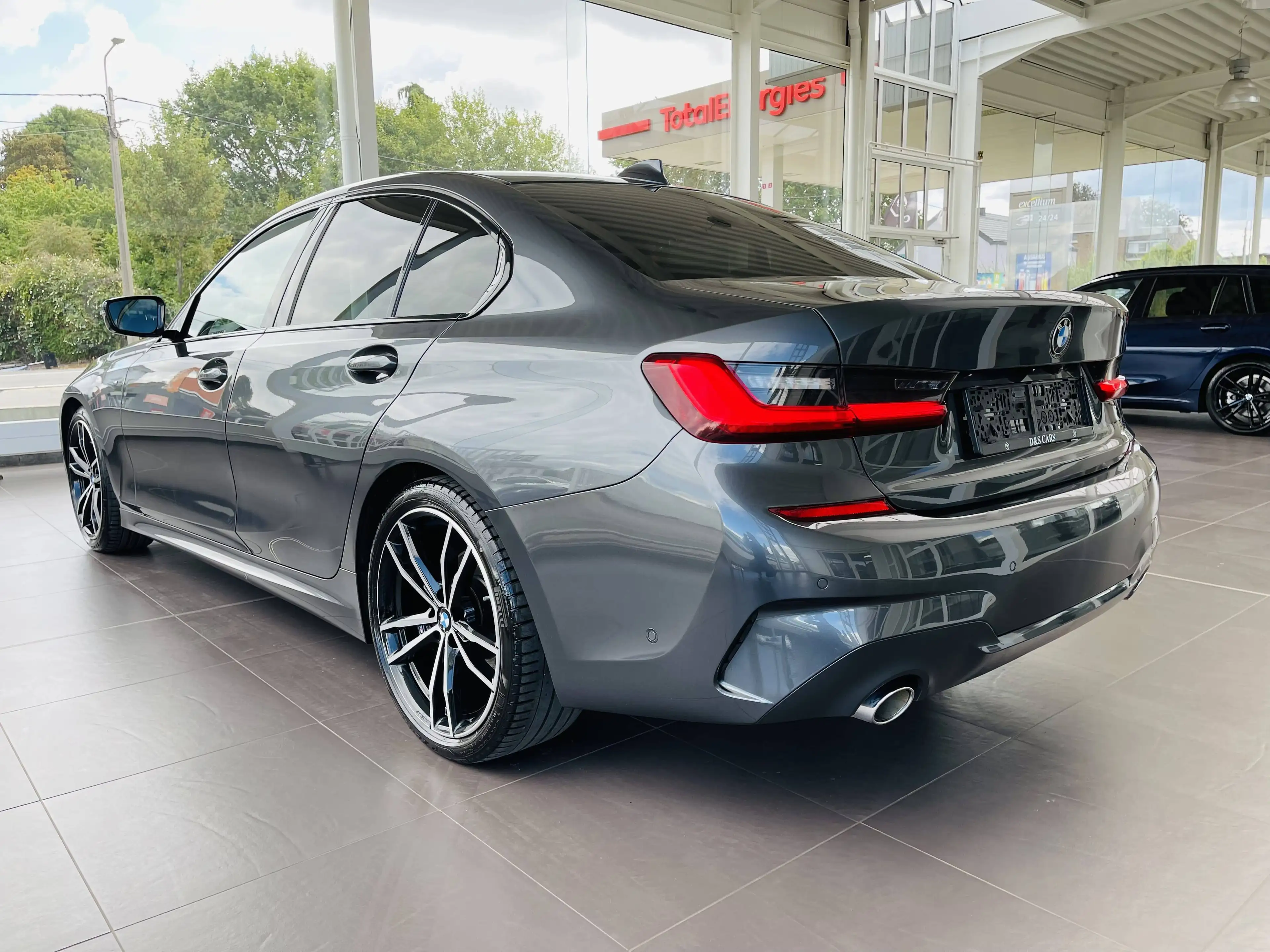 BMW 318 dA *** GARANTIE + PACK M + LED + GPS PRO + CUIR *** — photo 7