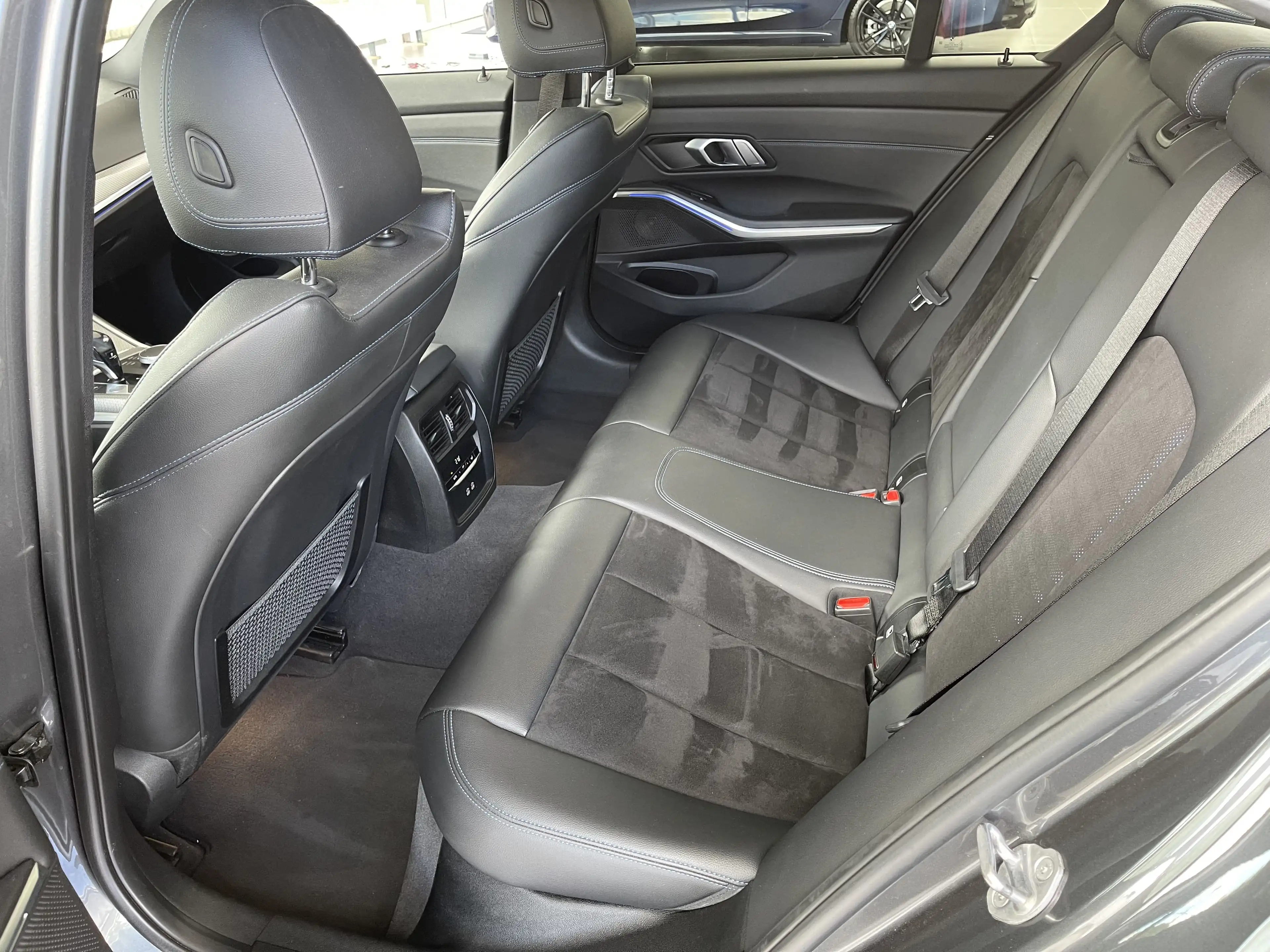 BMW 318 dA *** GARANTIE + PACK M + LED + GPS PRO + CUIR *** — photo 12