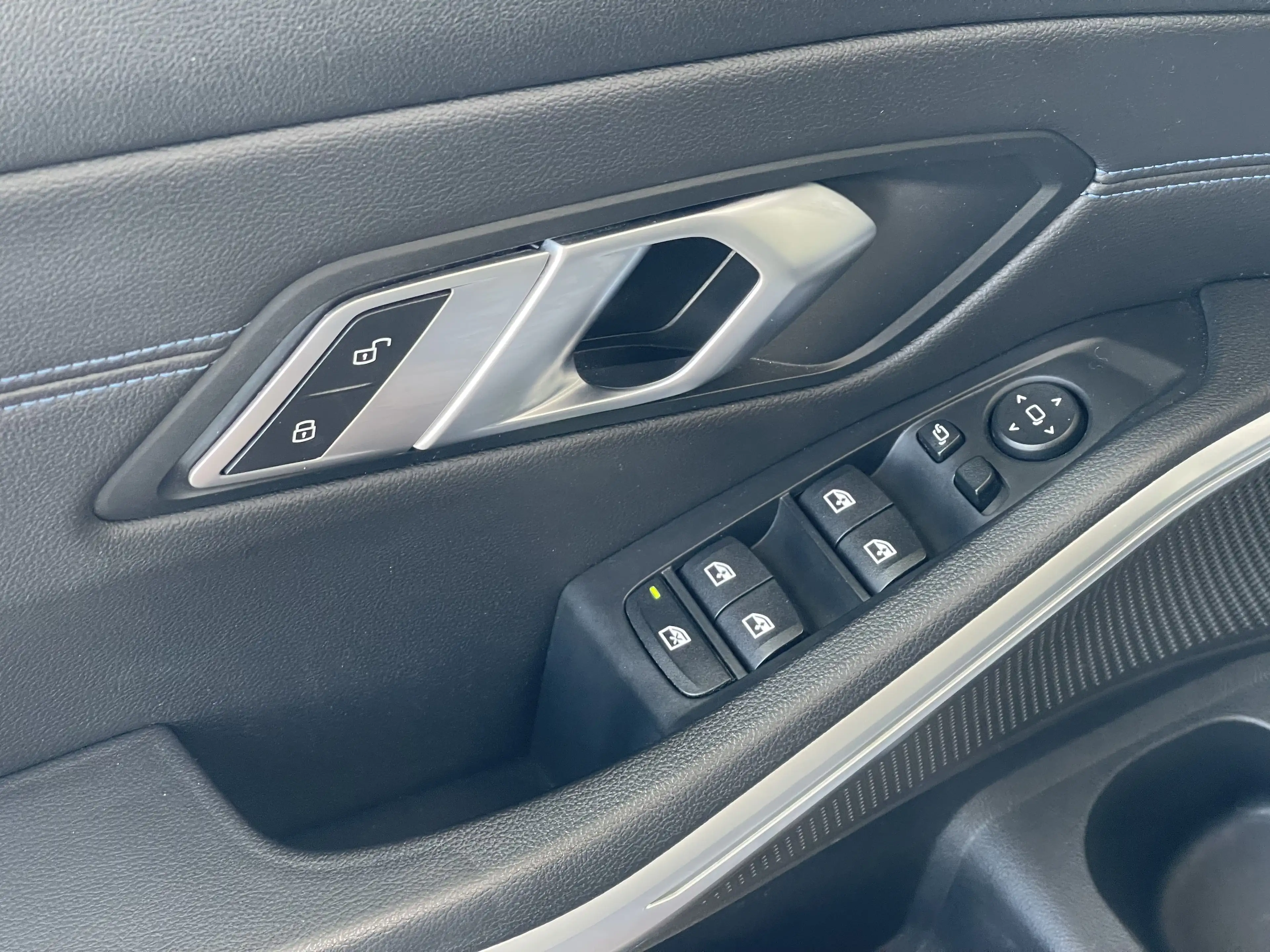 BMW 318 dA *** GARANTIE + PACK M + LED + GPS PRO + CUIR *** — photo 15