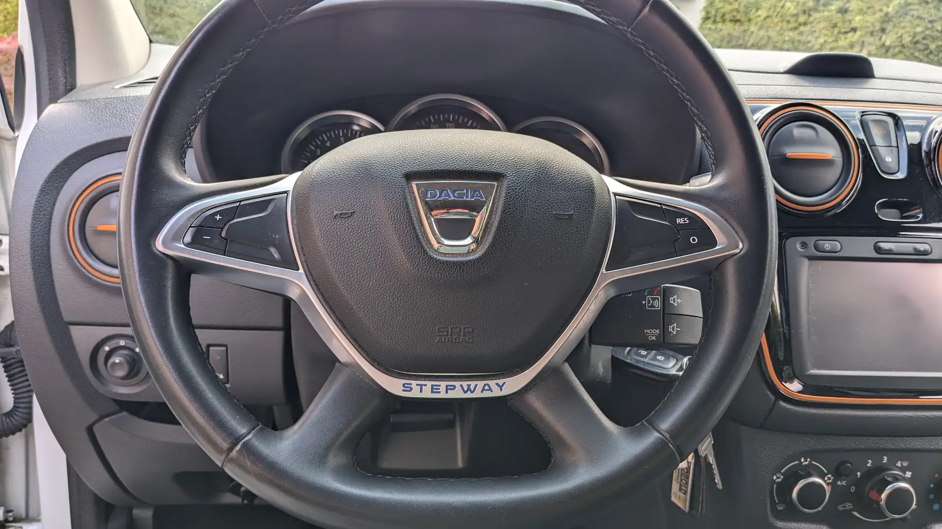 Dacia Lodgy Lodgy TCe 115 Stepway Beyaz - 2