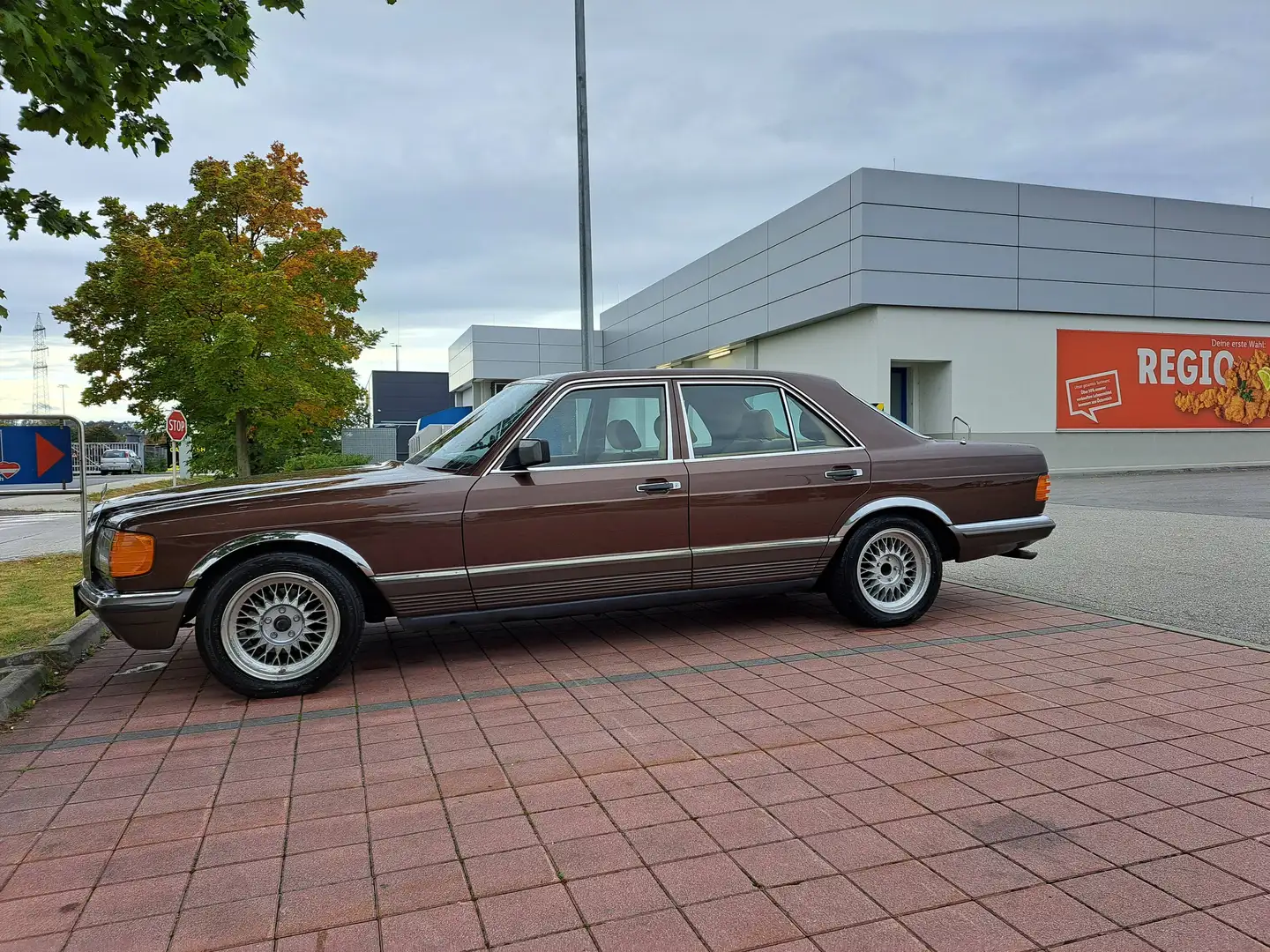 Mercedes-Benz 280 280 SE Braun - 1