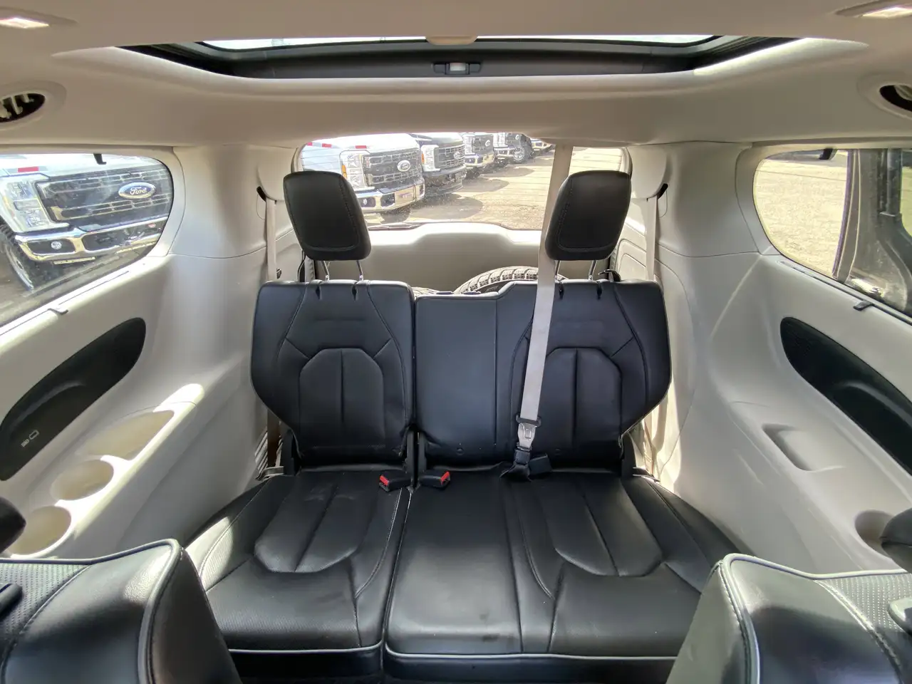 Chrysler Pacifica снимка Chrysler Pacifica