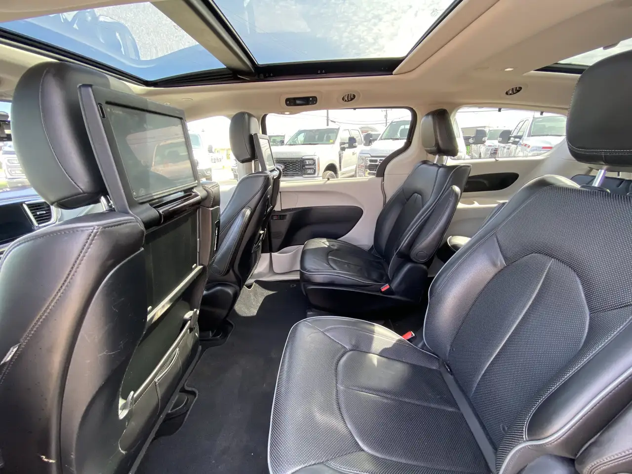 Chrysler Pacifica снимка Chrysler Pacifica