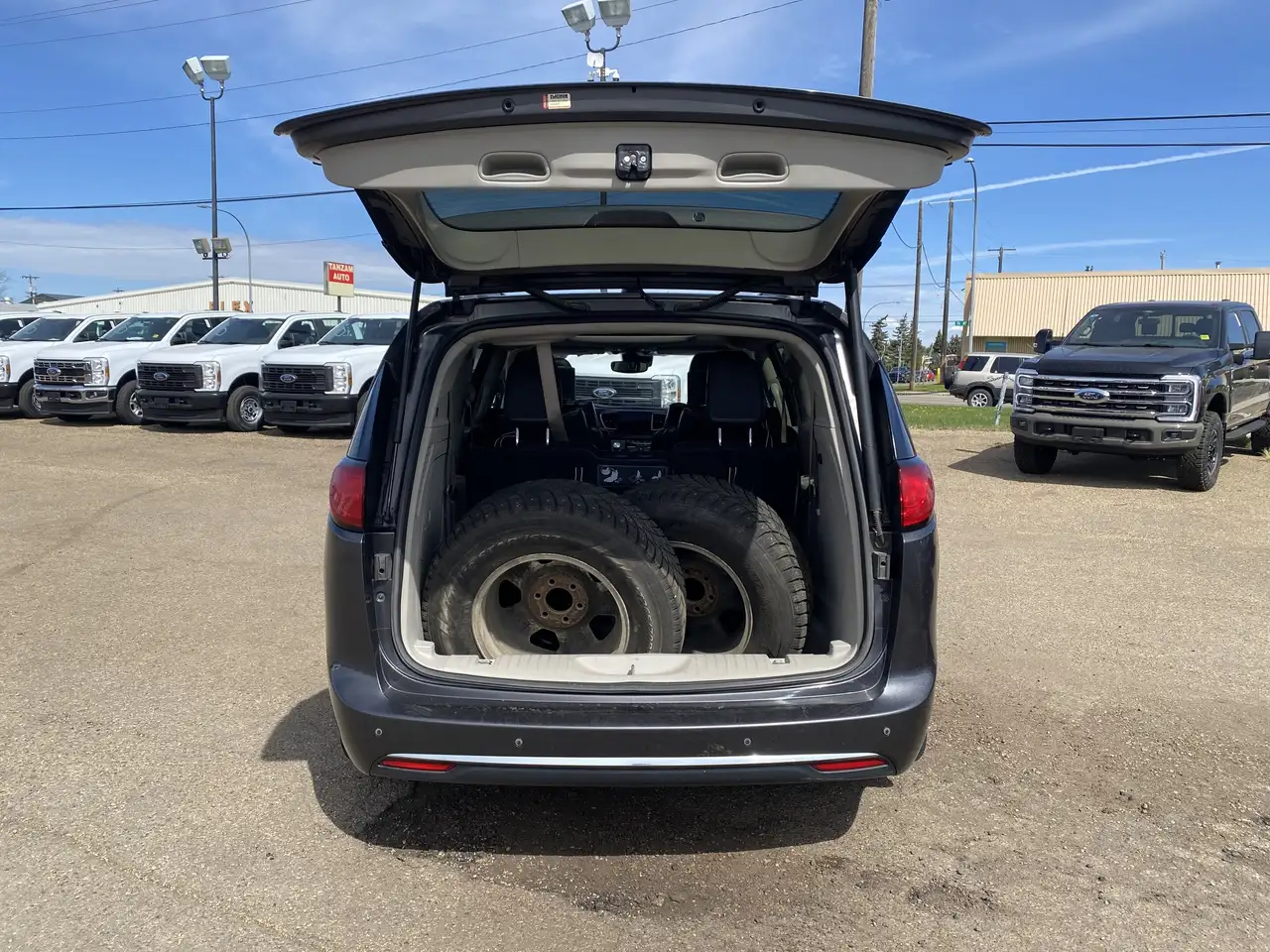 Chrysler Pacifica снимка Chrysler Pacifica
