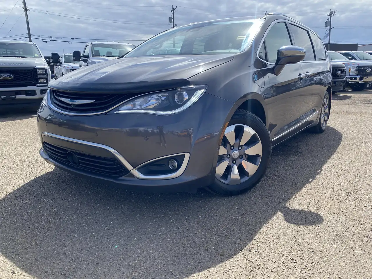 Chrysler Pacifica снимка Chrysler Pacifica