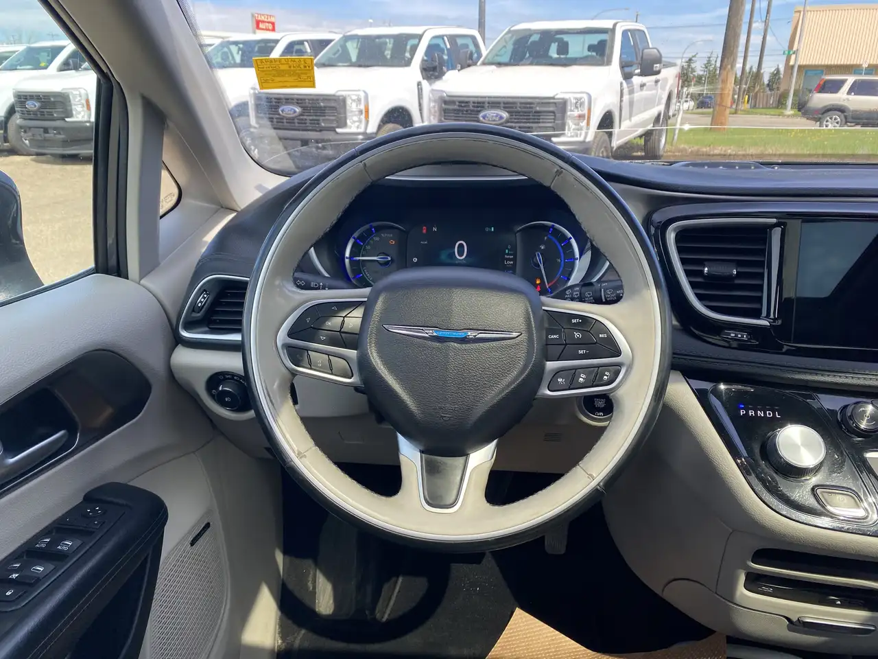Chrysler Pacifica снимка Chrysler Pacifica