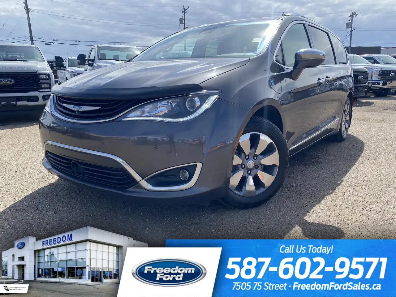 Chrysler Pacifica снимка Chrysler Pacifica