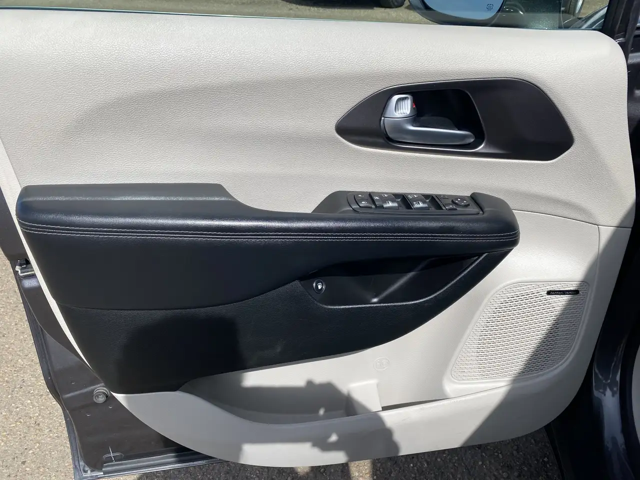 Chrysler Pacifica снимка Chrysler Pacifica