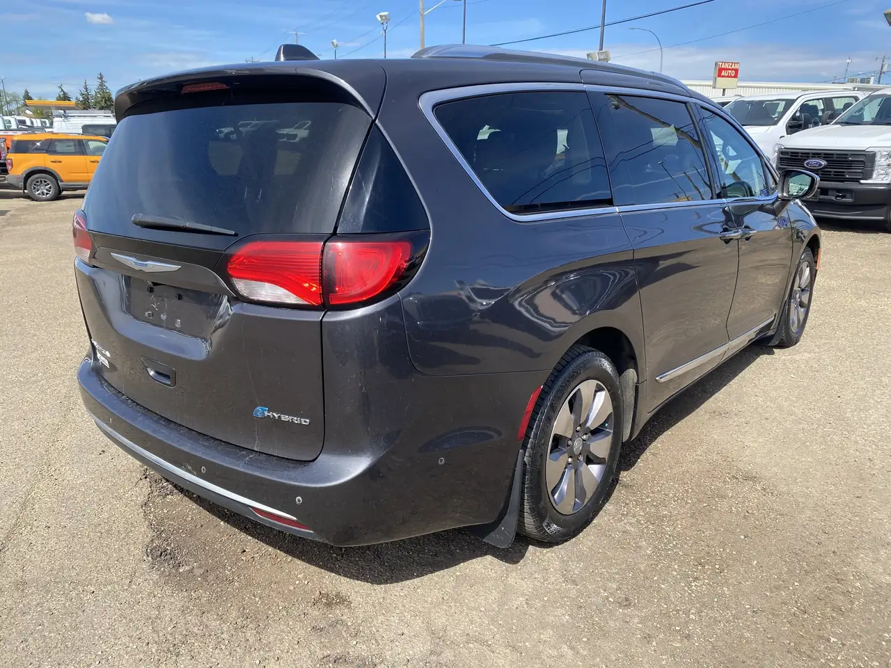 Chrysler Pacifica снимка Chrysler Pacifica