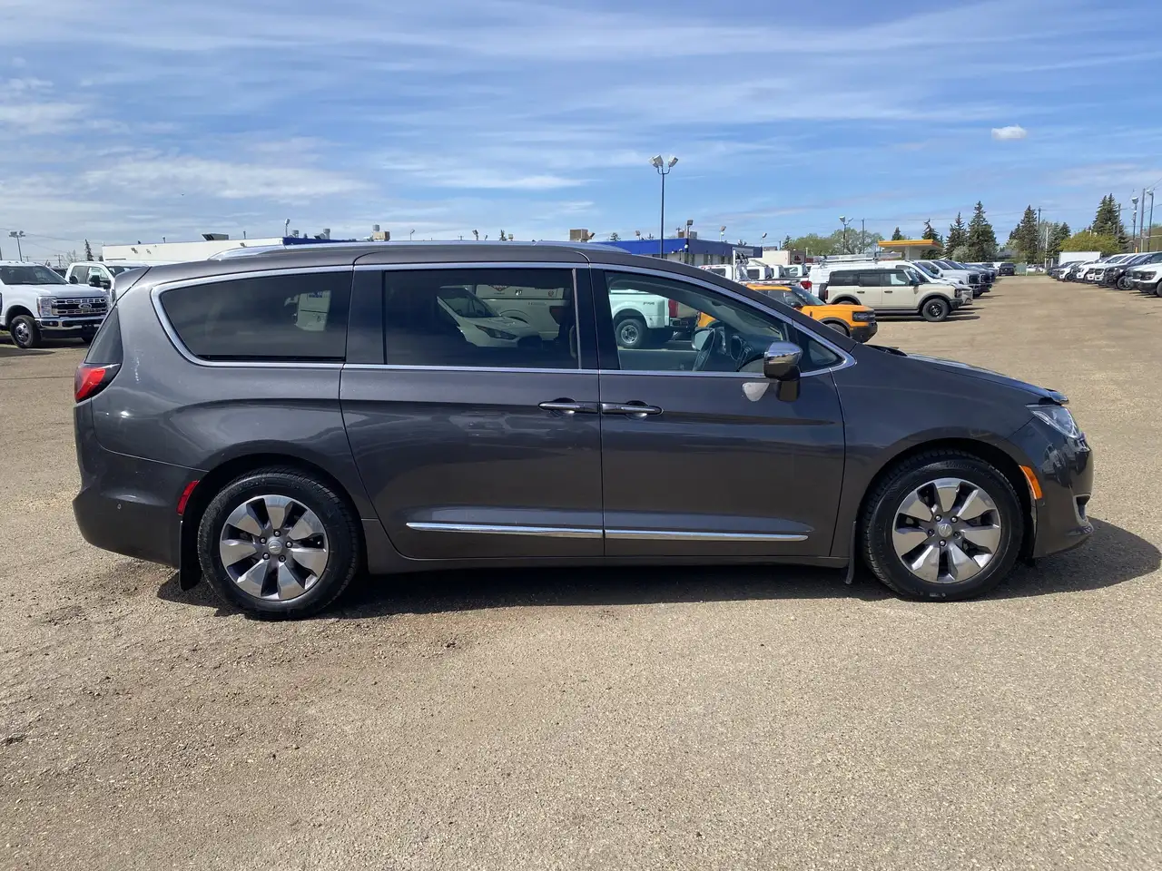 Chrysler Pacifica снимка Chrysler Pacifica