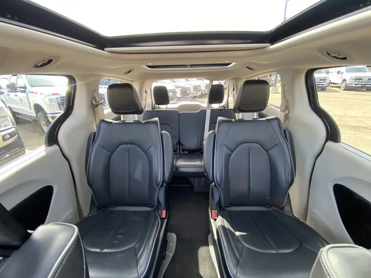 Chrysler Pacifica снимка Chrysler Pacifica