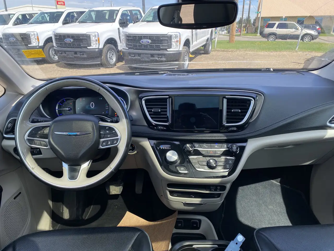 Chrysler Pacifica снимка Chrysler Pacifica