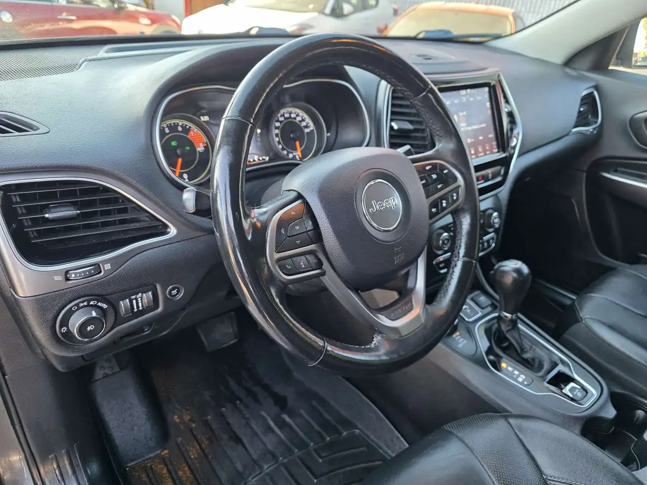 Jeep Cherokee снимка Jeep Cherokee