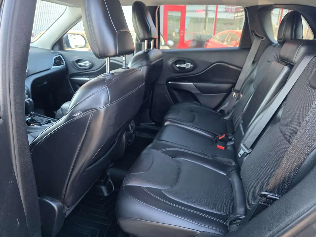 Jeep Cherokee снимка Jeep Cherokee