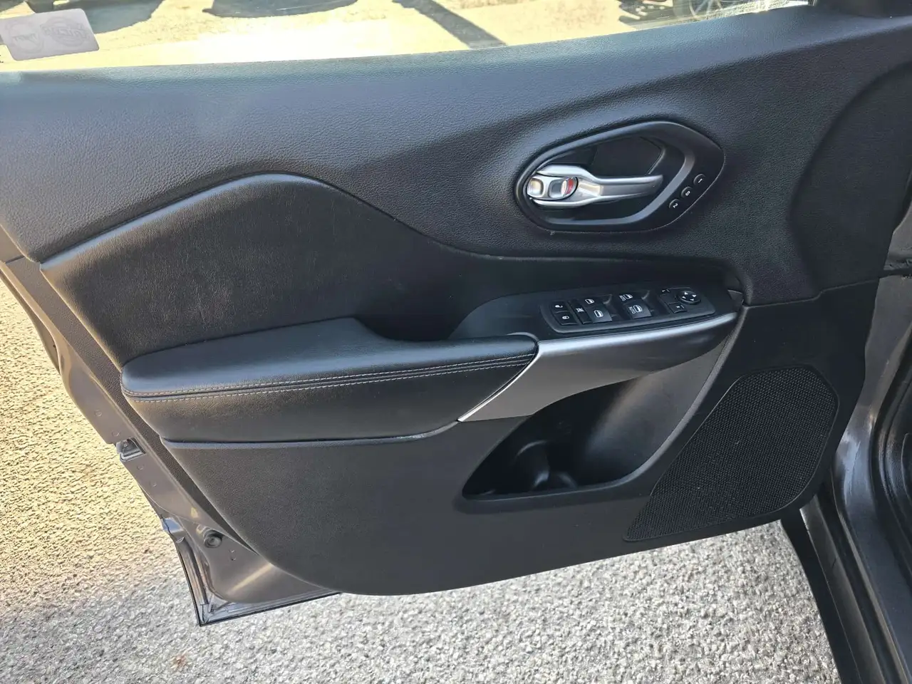 Jeep Cherokee снимка Jeep Cherokee