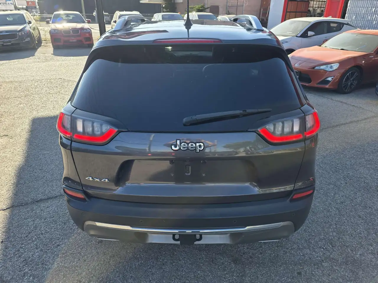 Jeep Cherokee снимка Jeep Cherokee