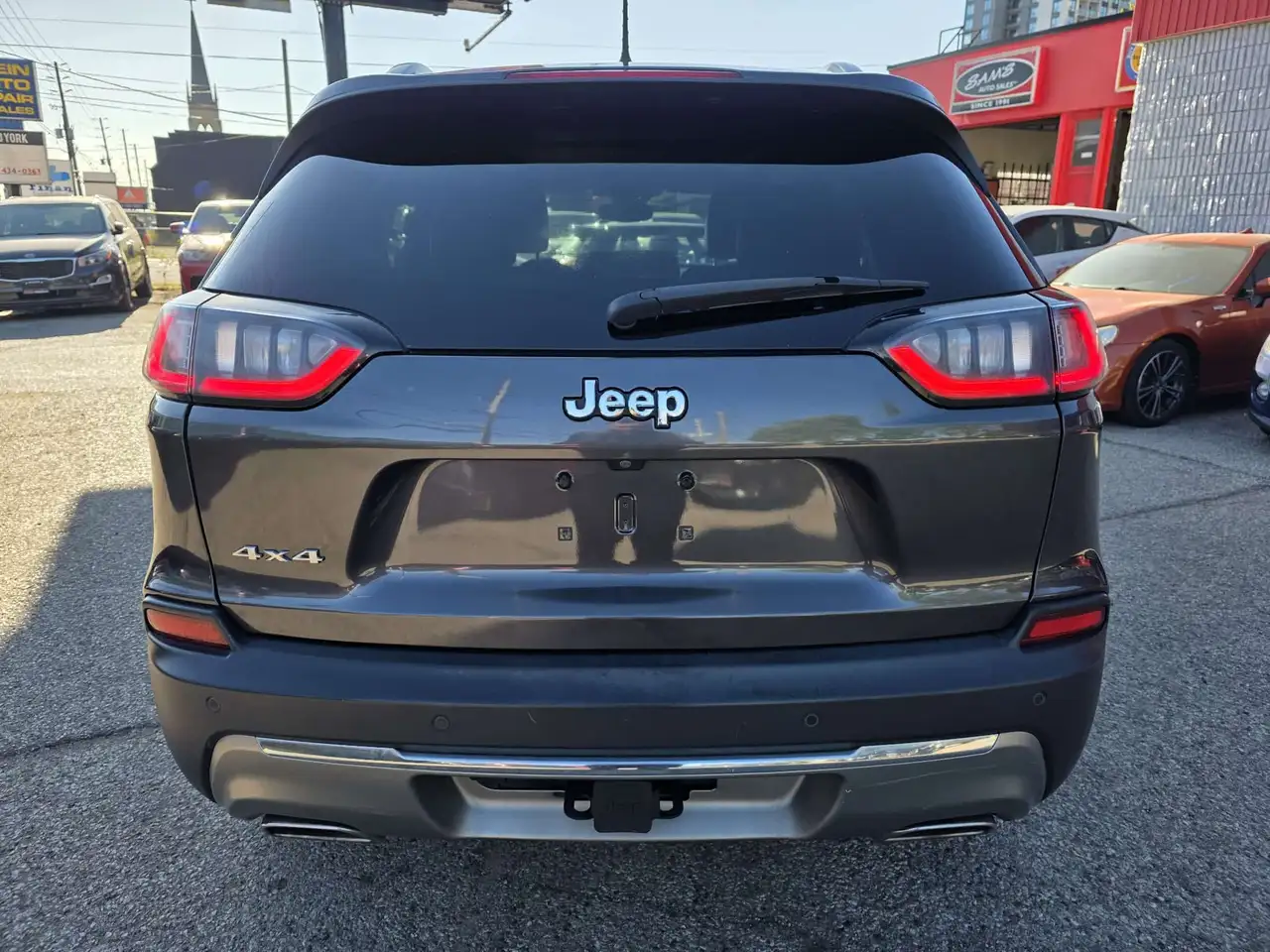 Jeep Cherokee снимка Jeep Cherokee