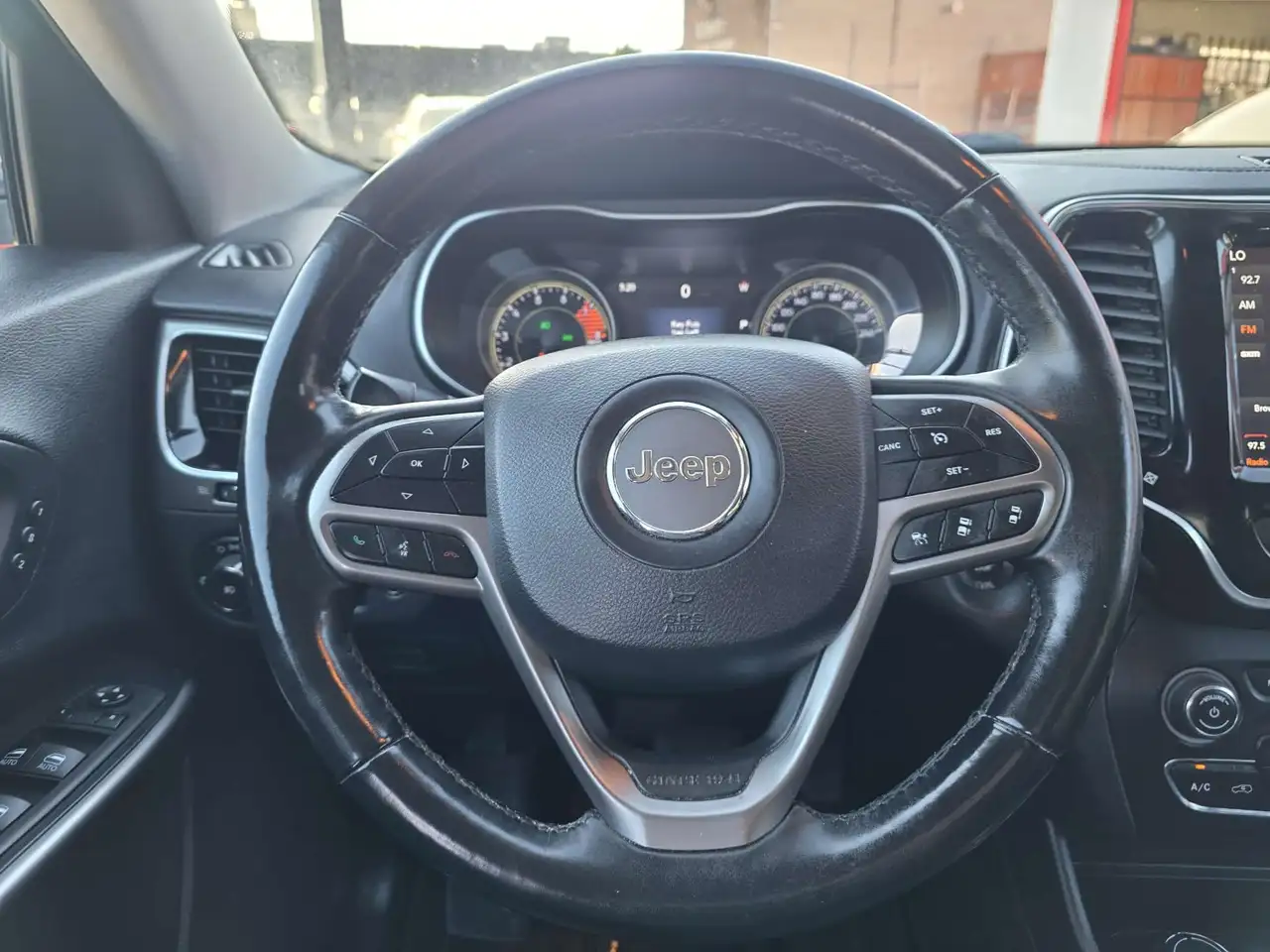 Jeep Cherokee снимка Jeep Cherokee
