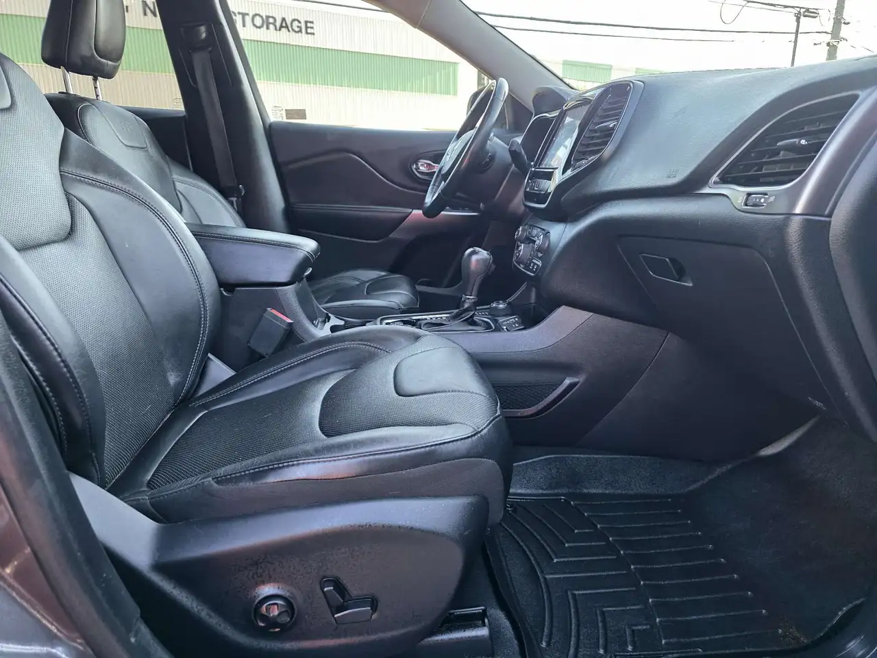 Jeep Cherokee снимка Jeep Cherokee