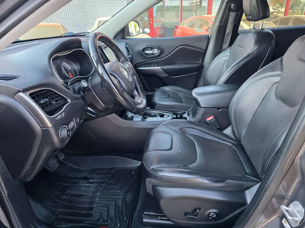 Jeep Cherokee снимка Jeep Cherokee