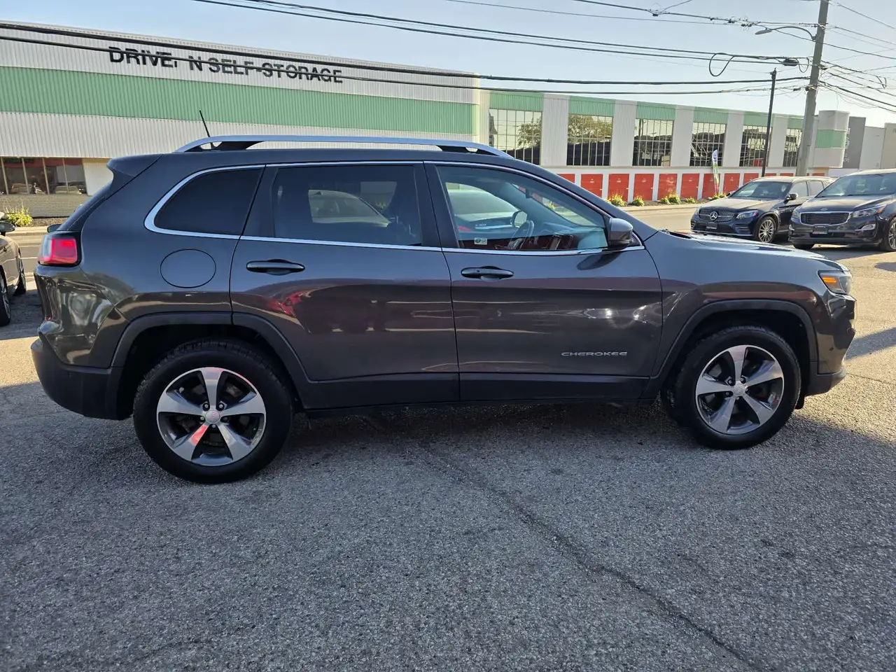 Jeep Cherokee снимка Jeep Cherokee