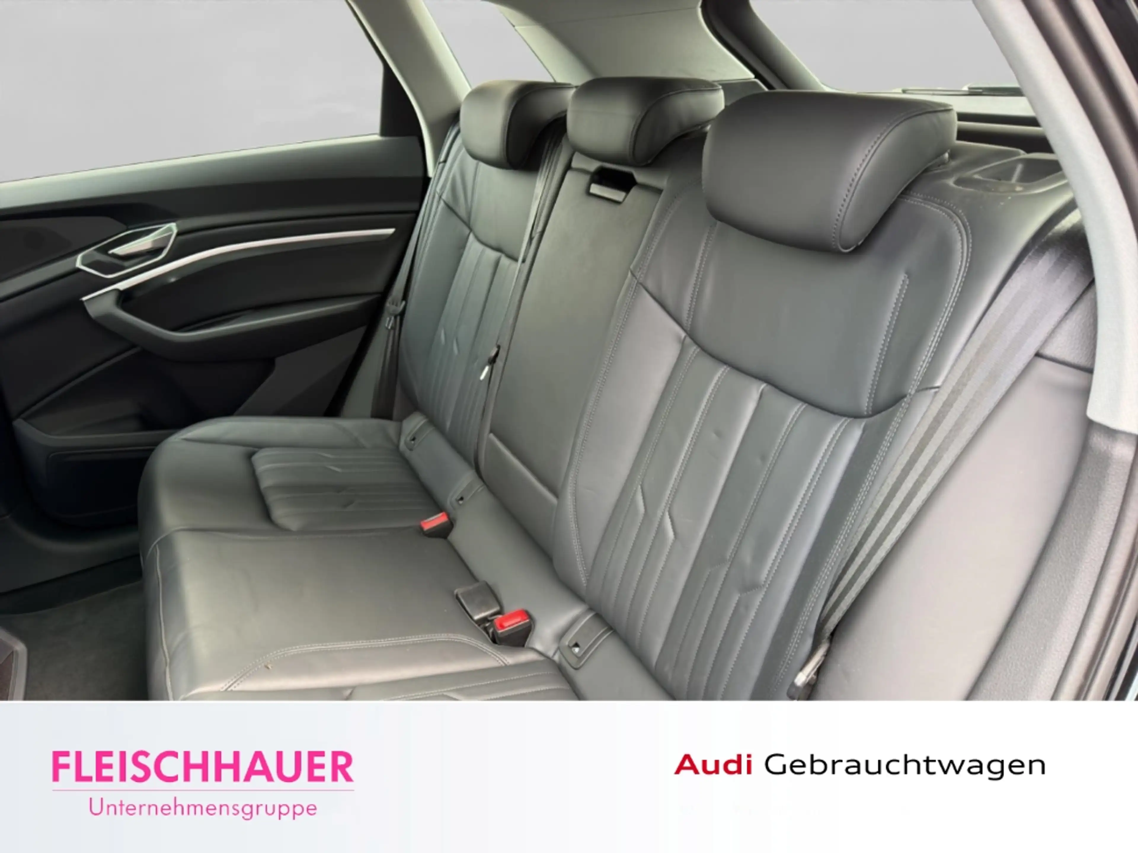 Audi e-tron 55quattro 300 KWLeder+Matrix+Pano+HeadUp+CarPlay+N — photo 11