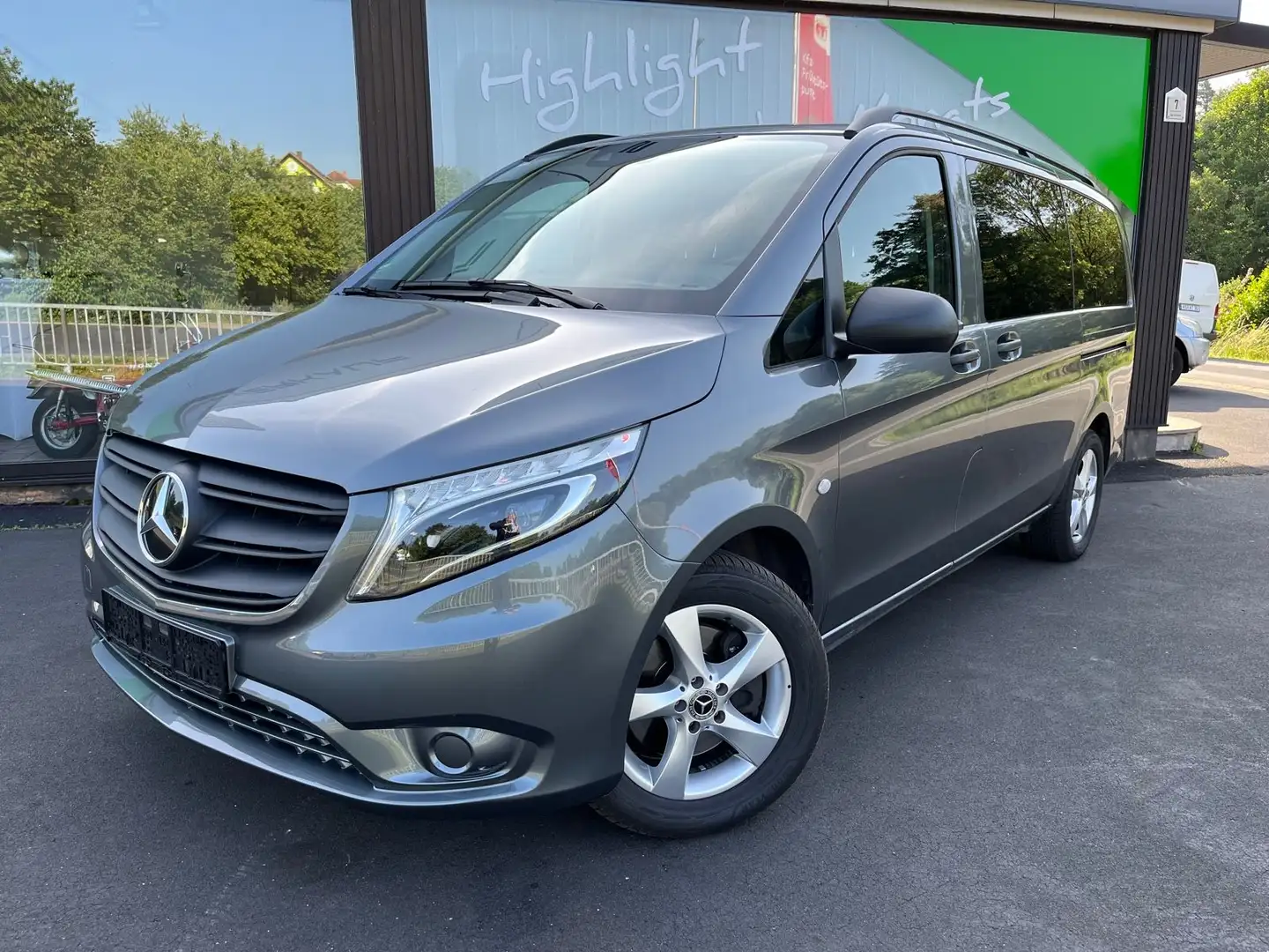 Mercedes-Benz Vito Tourer 124 CDI Select 4x4 lang 9G Tronic Grau - 1