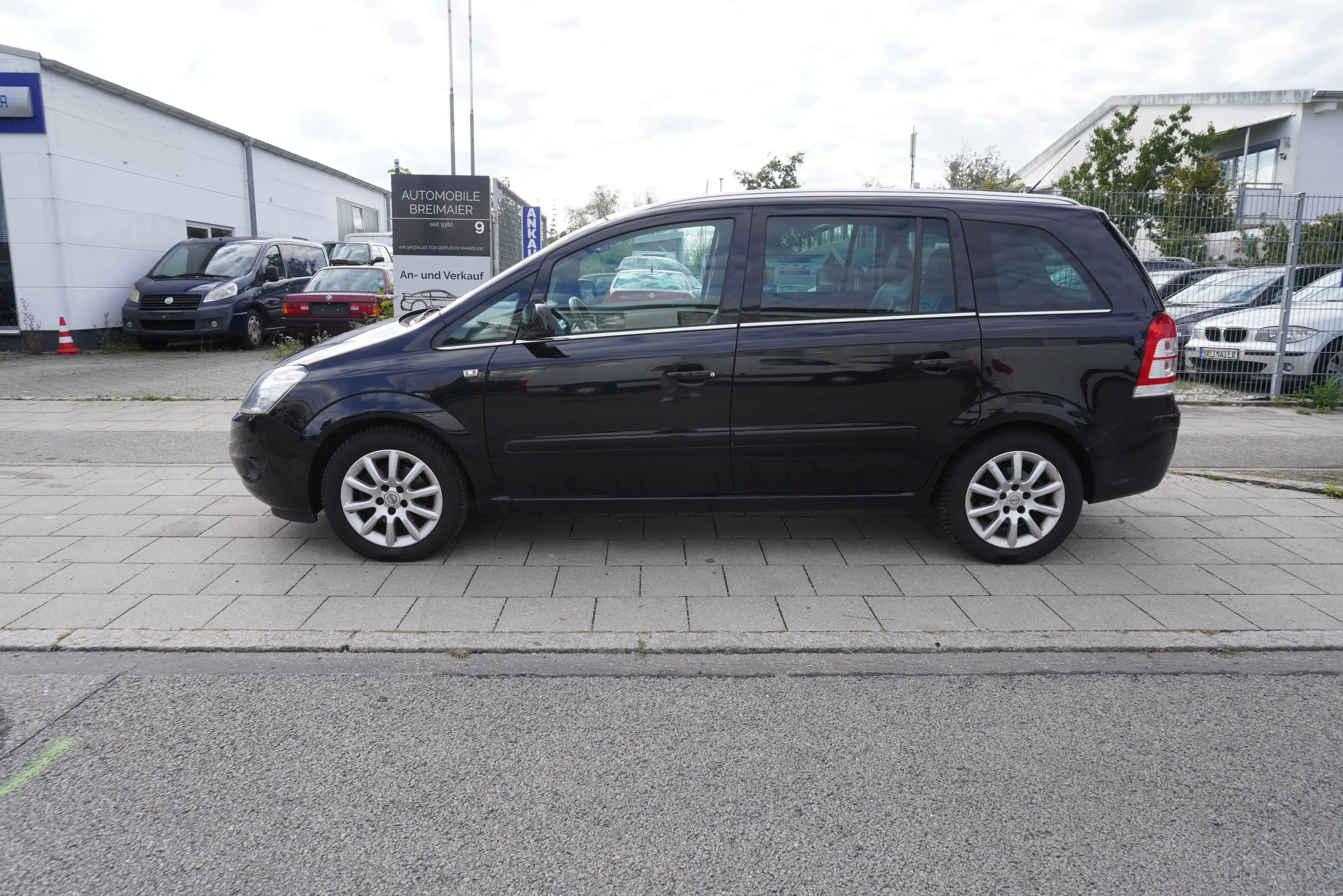 Opel Zafira INNOVATION*TÜV NEU*KLIMA*7 SITZE* 91.000KM — photo 2