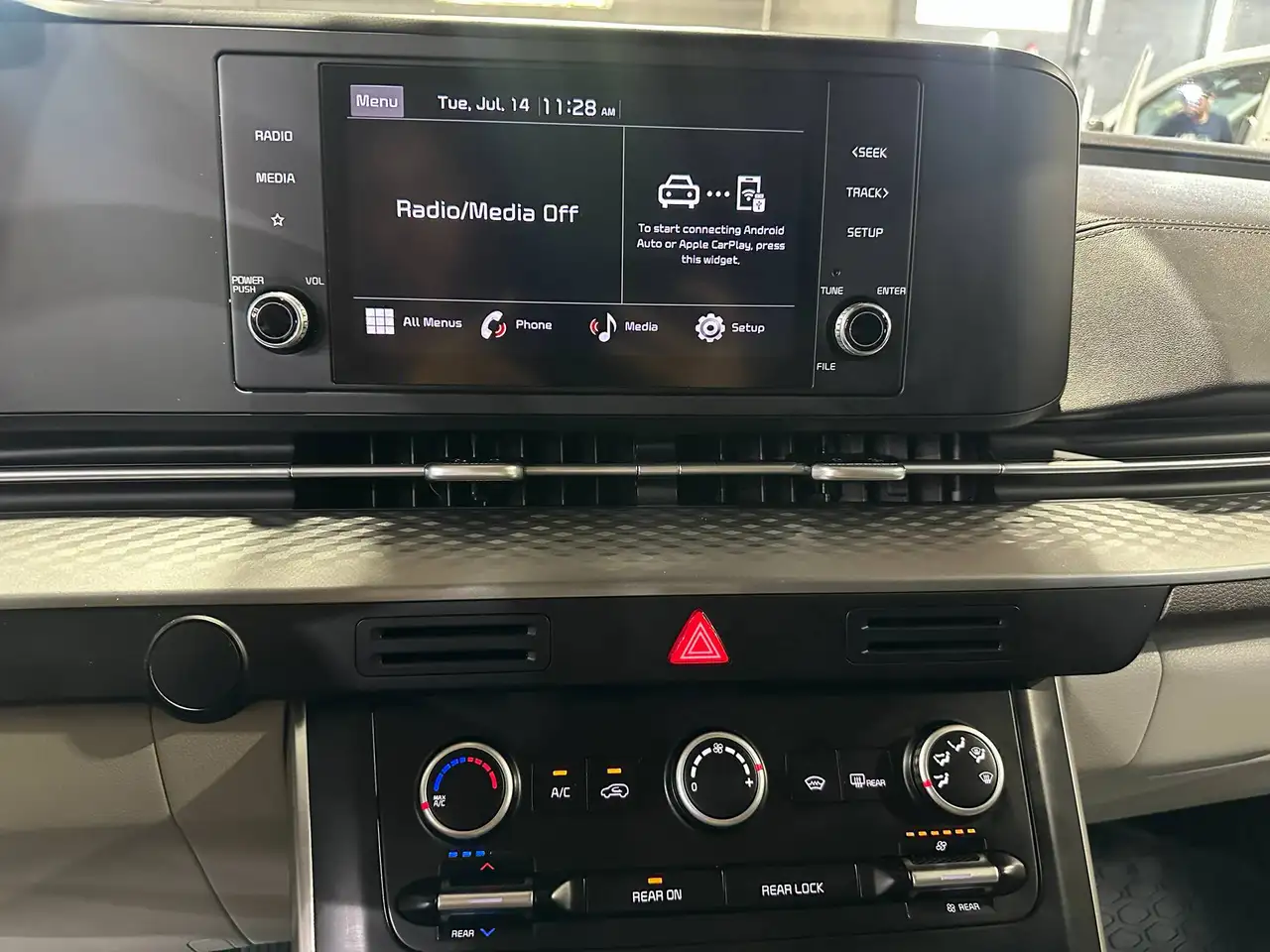 Kia Carnival photo Kia Carnival