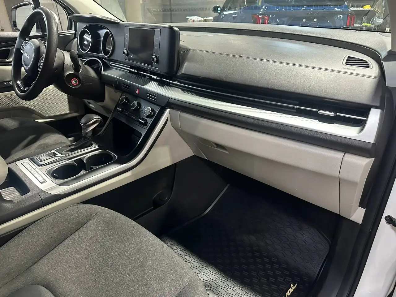 Kia Carnival photo Kia Carnival