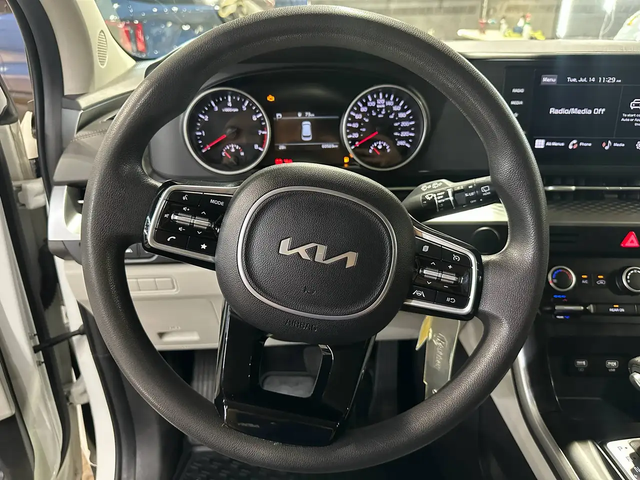 Kia Carnival photo Kia Carnival
