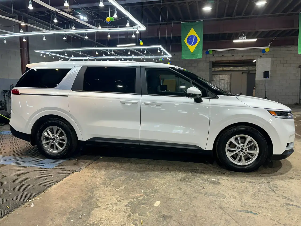 Kia Carnival photo Kia Carnival