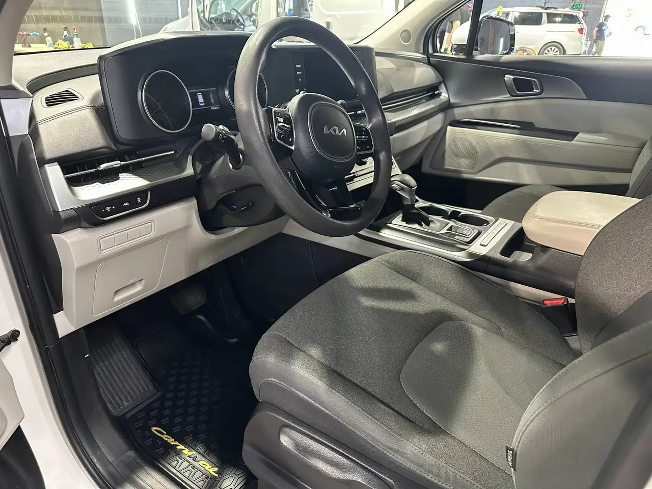 Kia Carnival photo Kia Carnival