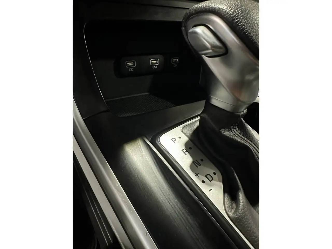 Kia Carnival photo Kia Carnival