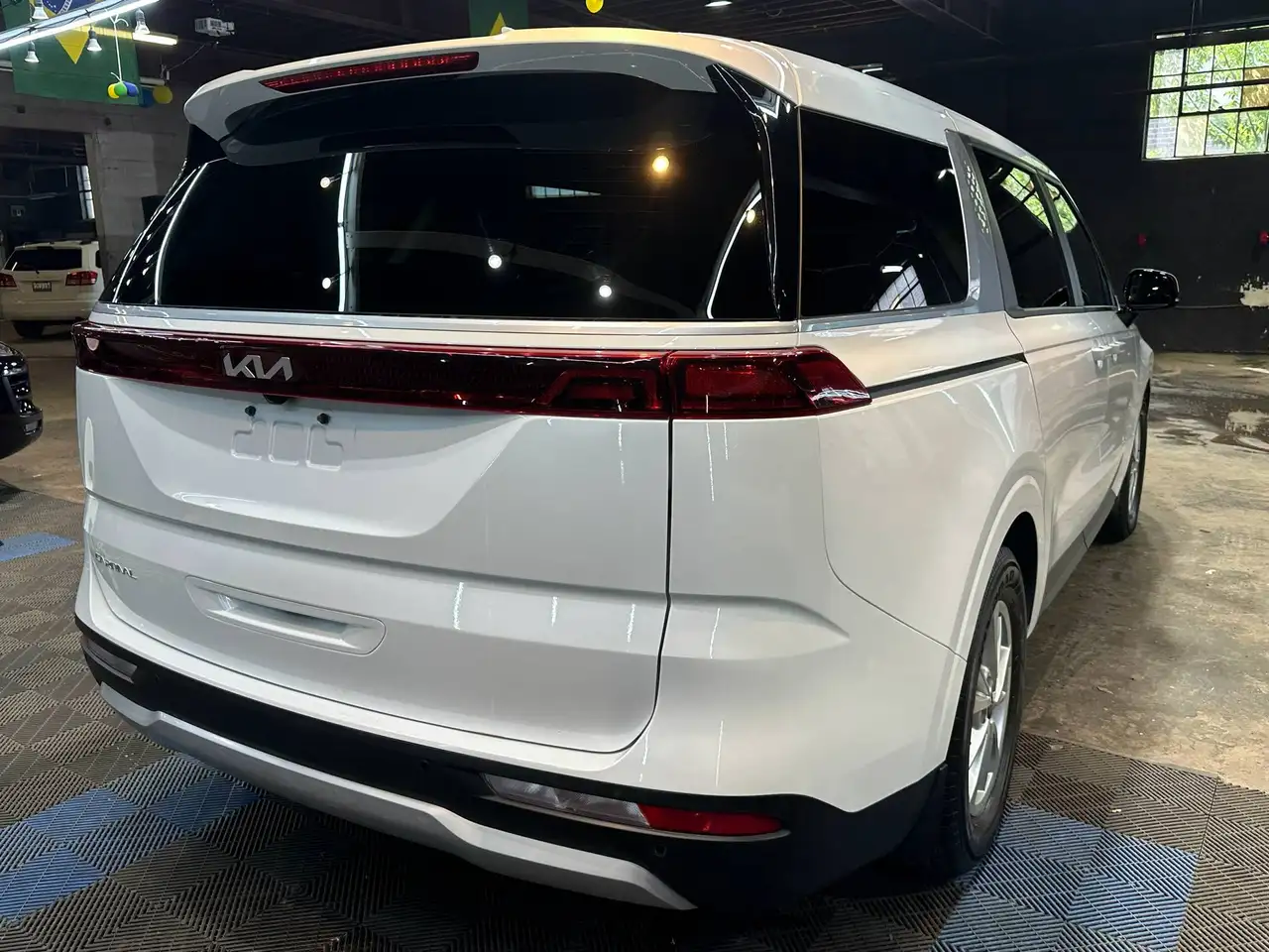 Kia Carnival photo Kia Carnival
