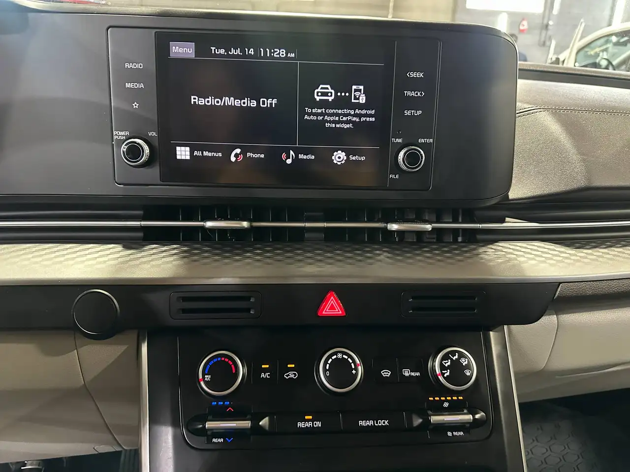 Kia Carnival photo Kia Carnival