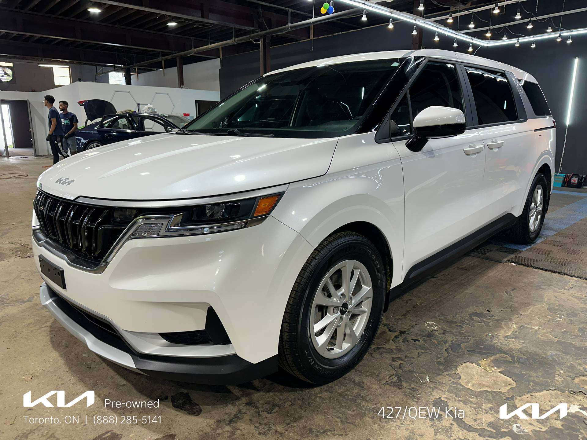 White 2023 Kia Carnival Minivan Front-Wheel Drive 8-Speed Automatic