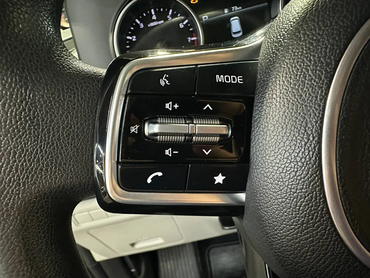Kia Carnival photo Kia Carnival