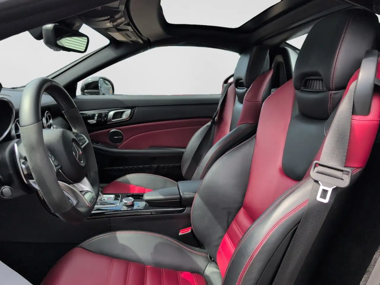 Mercedes-Benz SLC снимка Mercedes-Benz SLC